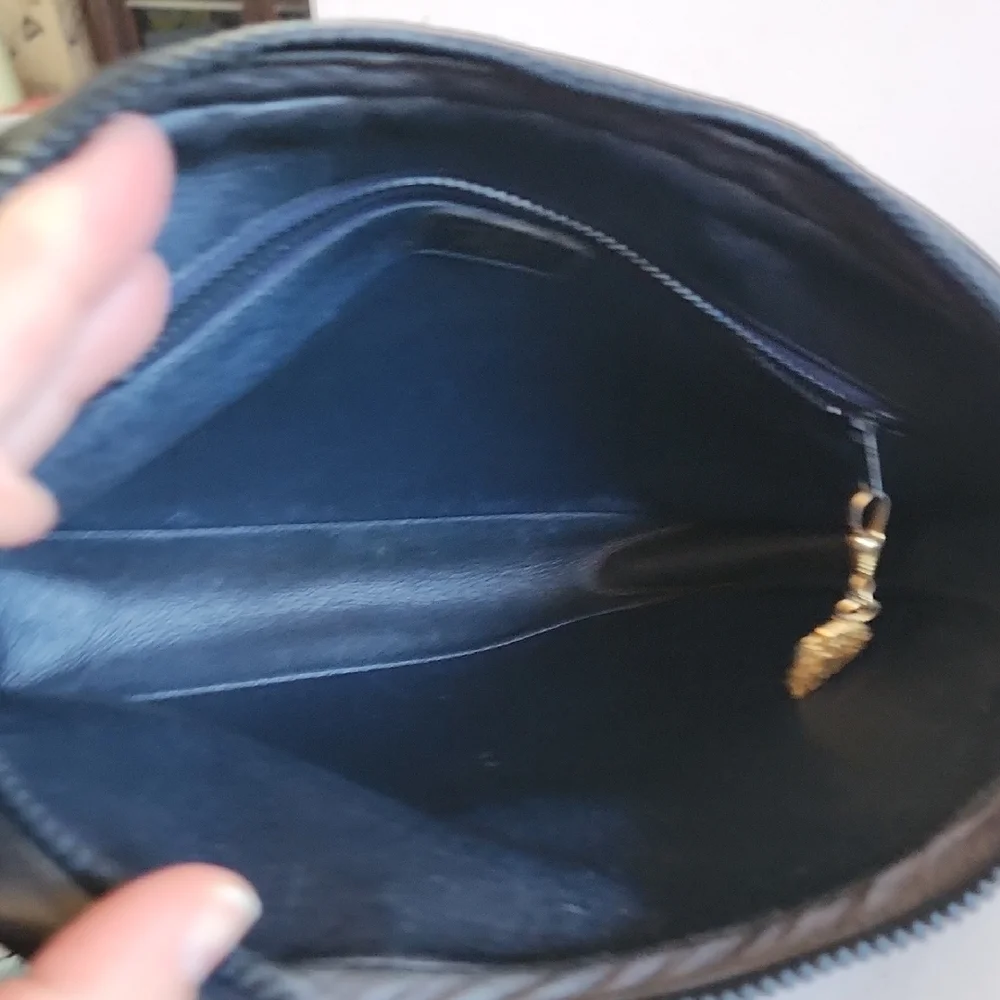 Vintage Gucci Monogram Black and Cream Shoulder/Crossbody Bag- Horsebit Details - Picture 10 of 16
